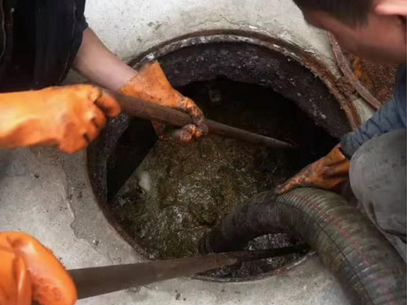 政和清理化粪池时如何避免沼气的危害？